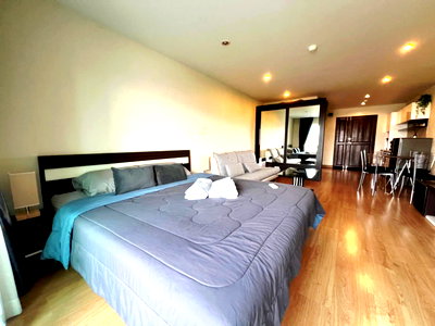 ขายคอนโด : ขาย คอนโด รวีวารี เรสซิเด้นท์ ใจกลางนิมมาน วิวโล่ง