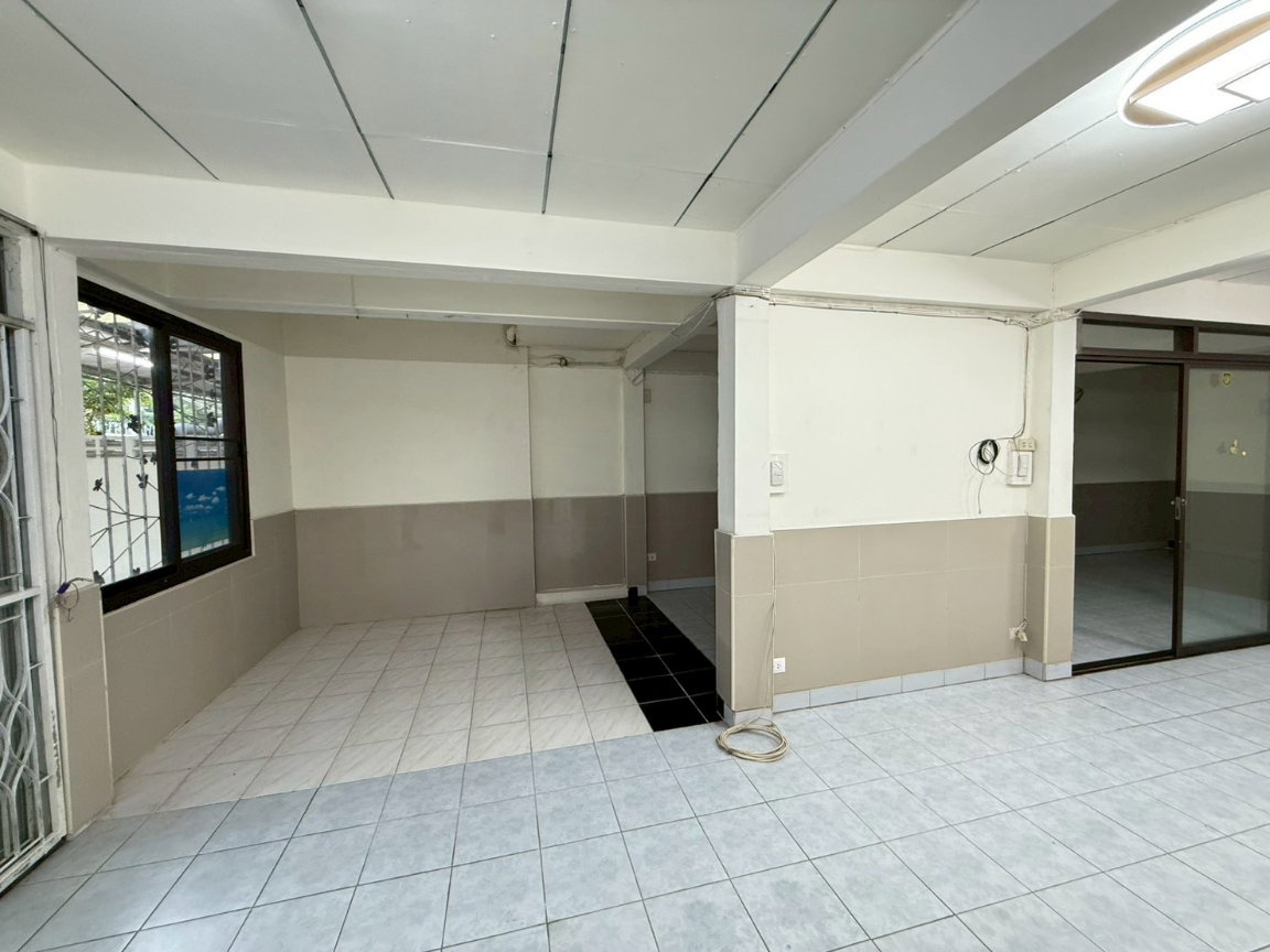 รูป HK0642♛ให้เช่า บ้านเดี่ยว 4 ห้องนอน⚝รัชดา-ห้วยขวาง♜ใกล้ MRTสุทธิสาร 700 เมตร∞099-5919653,065-9423251▚Line@sureresidence - รูปที่ 9/40