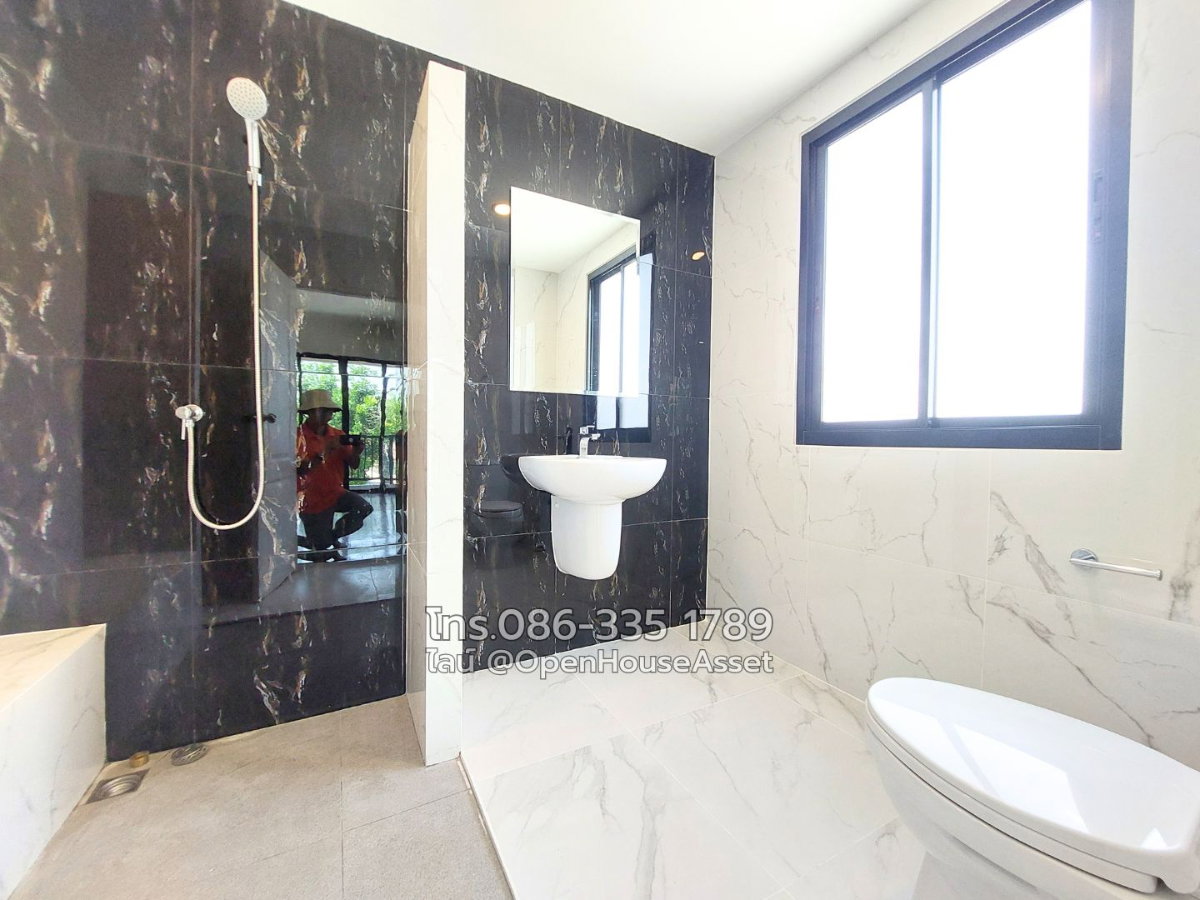 รูป บ้านเดี่ยวลัดดารมย์ ปิ่นเกล้า รีโนเวทใหม่ทั้งหลังในสไตล์โมเดิร์นคลาสสิก พร้อมฟังก์ชัน 4 นอน 3 น้ำ พื้นที่ใช้สอยจุใจ จากแบรนด์พรีเมียม Q.House - รูปที่ 22/29