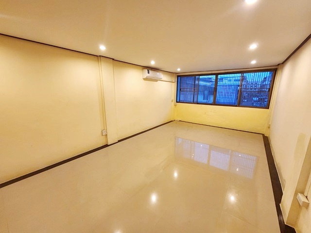 รูป เหมาะลงทุน Hostel Airbnb รัชดา ใกล้ MRTโชคชัย4 299ม. อาคาร 4ชั้น 6–8นอน 6น้ำ 20 ตร.ว.252 ตร.ม. - รูปที่ 4/8