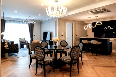 Condos for sale : P0651/For sale, experience the view of the Chao Phraya River curve on a private lounge at OKA HAUS Sukhumvit 36, high floor corner room with bathtub.