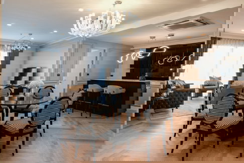 P0651/ขาย สัมผัสวิวโค้งน้ำเจ้าพระยาบนเลนจ์ส่วนตัวที่ OKA HAUS สุขุมวิท 36 ห้องมุมชั้นสูงพร้อมอ่างอาบน้ำ