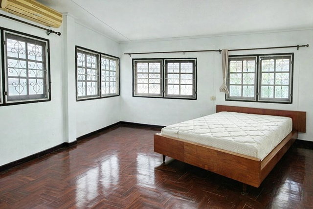 รูป โรงเรียนสตรีวิทยา2 1 กม. รถไฟฟ้าสายสีเขียว BTSเสนานิคม 1.8 กม. 5-6นอน 2น้ำ บ้านเดี่ยว 90 ตร.ว. 300ตร.ม. จอดรถ 5 คัน ลาดพร้าว - รูปที่ 5/8