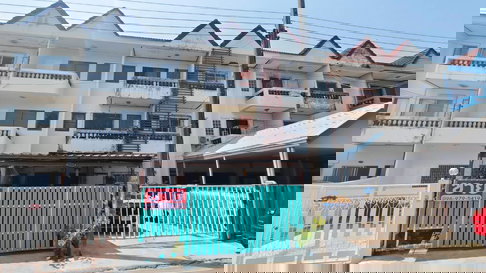 ขาย ตึกเเถว 3 ชั้น 23 ตร.ว. ทำเลดี ซอย รามอินทรา 8