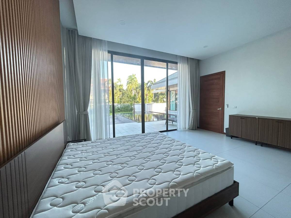 รูป วิลล่า 3-ห้องนอน ที่ ฮอร์สชู พ้อยท์ ใน โป่ง (ID 2794875) - รูปที่ 2/13