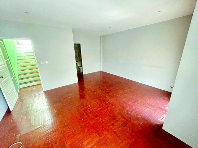 รูป ทาวน์โฮม 4 ชั้นฟังก์ชัน 3 นอน 3 น้ำ รีโนเวทใหม่ ใกล้ดองกี้มอลล์ ทองหล่อเอกมัย 900 ม.400 ตร.ม.ทำเลทองเอกมัย - รูปที่ 16/18