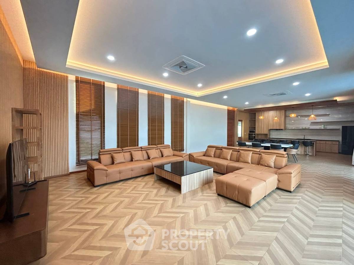 รูป วิลล่า 3-ห้องนอน ที่ ฮอร์สชู พ้อยท์ ใน โป่ง (ID 2794875) - รูปที่ 3/13