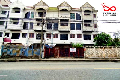 ทาวน์โฮม กรุงเทพมหานคร : ขายทาวน์โฮม 4 ชั้น 37.5 ตรว. ซอยรัชดาภิเษก 36 ใกล้รถไฟฟ้า สายสีเหลือง