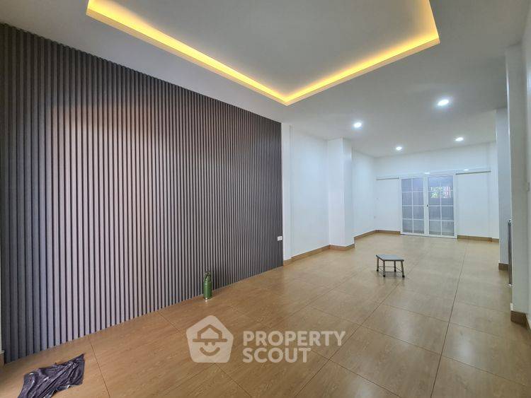 รูป ทาวน์เฮ้าส์ 3-ห้องนอน ใน ออเงิน (ID 2791666) - รูปที่ 2/13