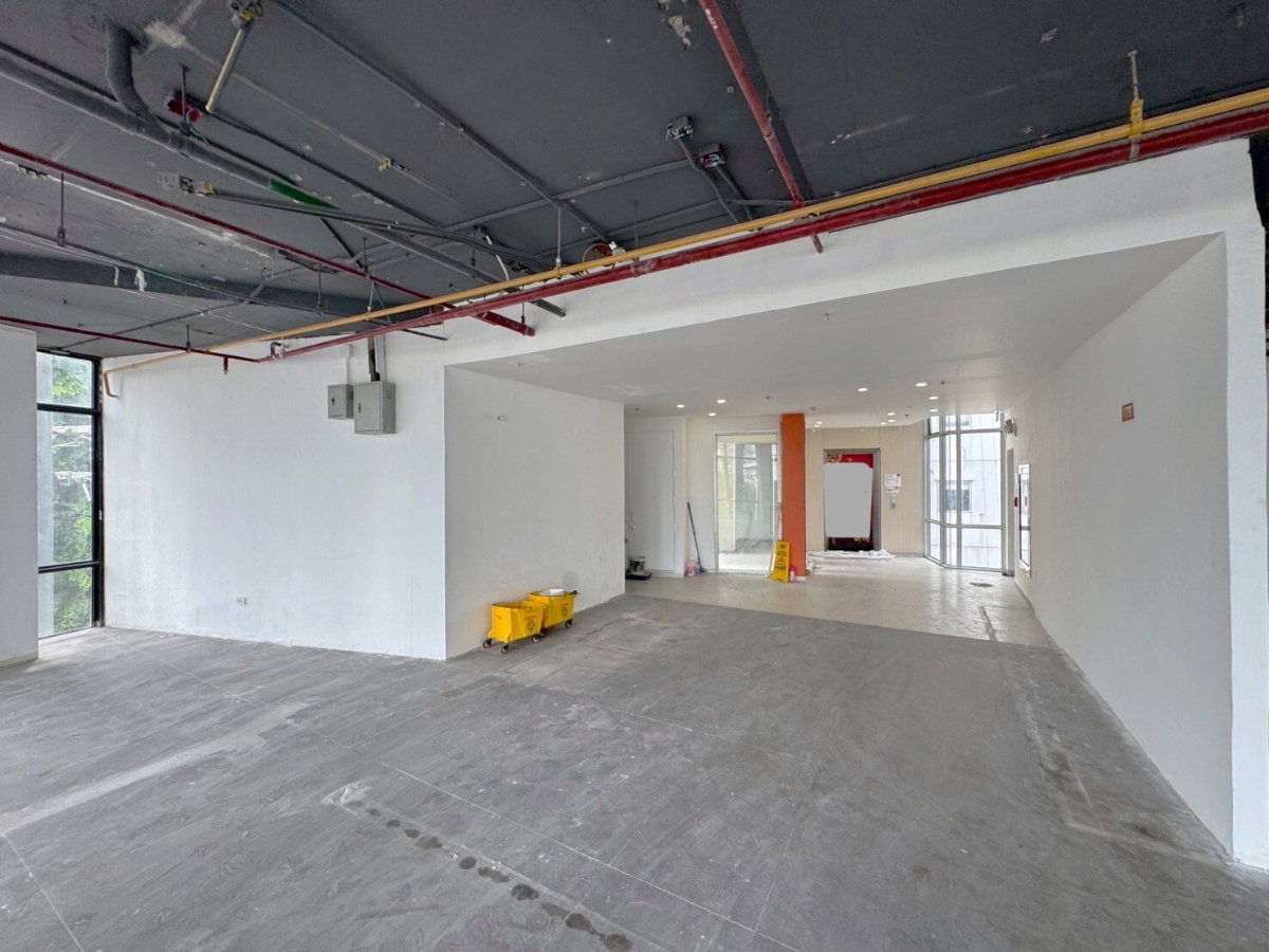 รูป พื้นที่ให้เช่า ริมถนน ทำเลสีลม เหมาะทำธุรกิจทุกประเภท ** NO CO-AGENT ** - รูปที่ 2/8