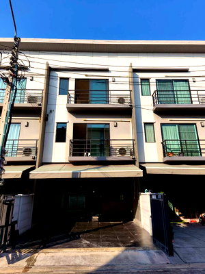 ทาวน์โฮม ม.เทคโนโลยีราชมงคลพระนคร : ✨ ขายทาวน์โฮม 3 ชั้น บ้านกลางเมือง ปิ่นเกล้า - จรัญ 💰 ราคาเพียง 4.29 ล้านบาท