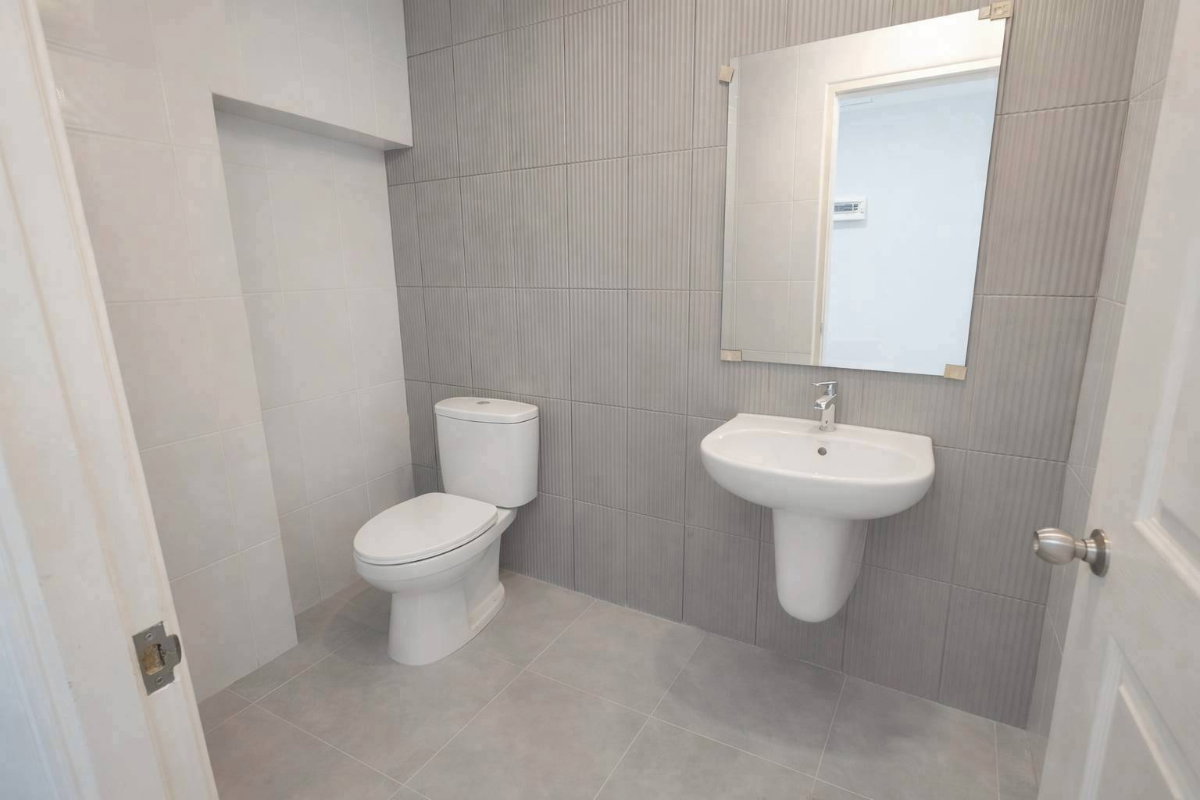 picture Baan Klang Muang The Royal Monaco for Sale  - 16/18