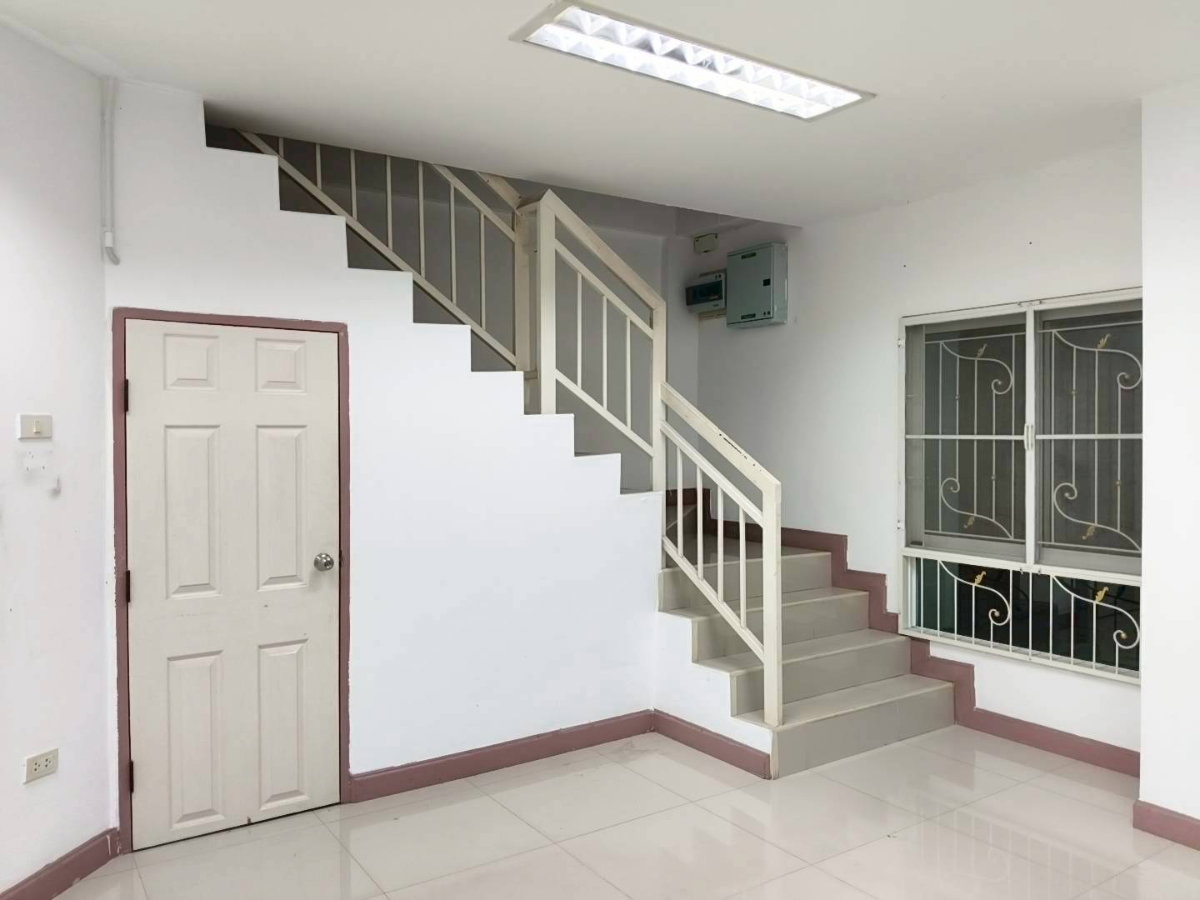 รูป ขายด่วน! ทาวน์โฮม โครงการโฮมอินทาวน์ ทาวน์โฮม 3 ชั้น 35.7 ตรว 4 ห้องนอน 3 ห้องนอน - รูปที่ 10/11