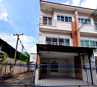 ทาวน์โฮม กรุงเทพมหานคร :  ขายด่วน! ทาวน์โฮม โครงการโฮมอินทาวน์ ทาวน์โฮม 3 ชั้น  35.7 ตรว  4 ห้องนอน 3 ห้องนอน