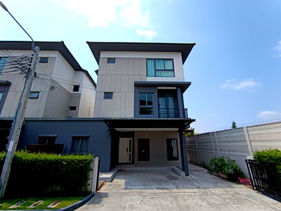 ขายบ้านแฝด : 🏡 ขายบ้านแฝด 3 ชั้น บ้านกลางเมือง The Edition พระราม 9-พัฒนาการ💰 ราคาเพียง 6.99 ล้านบาท