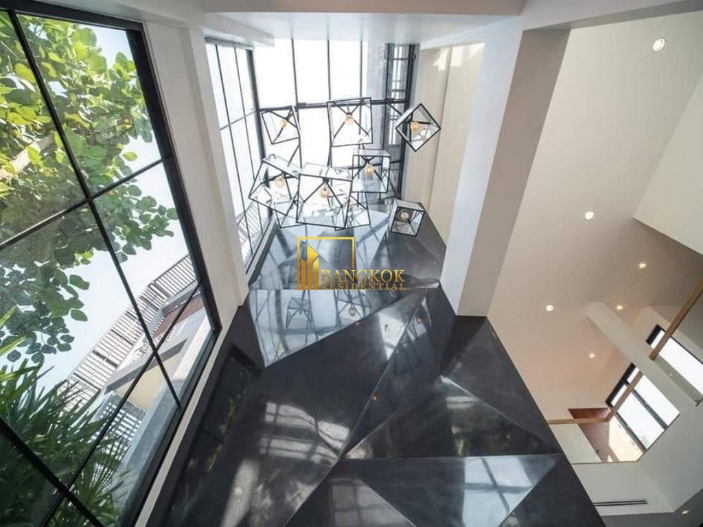 รูป Very Spacious 4 Bed Luxury House For Sale in Phra Khanong Area - BR28126SH - รูปที่ 4/11