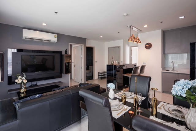 รูป code : H163 ว่างแล้ว!! คอนโดให้เช่า ริทึ่ม สุขุมวิท 36-38 (Rhythm Sukhumvit 36-38) | ใกล้ BTS ทองหล่อ 400 ม. ห้องมุม วิวสระ ทิศใต้ - รูปที่ 3/17