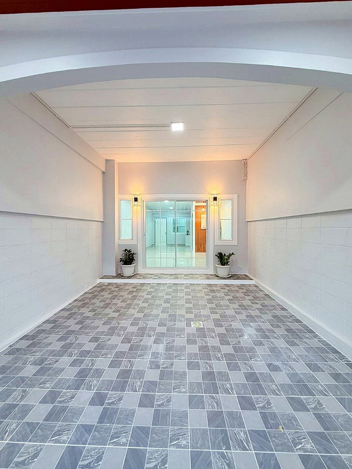 รูป บ้านสวย  อยู่ถนนเมน  ฟรี ! แอร์ 2 ตัว   หมู่บ้านมนวดี พาร์ค  (ตรงข้ามแม็คแวลูร์) ติดถนนวัดลาดปลาดุก  บางบัวทอง - รูปที่ 6/20