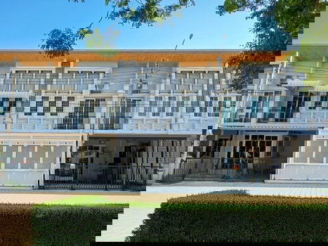 รูป ให้เช่า /Vาย  บ้านโกลเด้นทาวน์  บางนา - สวนหลวง  Townhome  สวย สไตล์อังกฤษ Renovate เสร็จใหม่ ๆ โซนคลับเฮ้าส์  - รูปที่ 2/30