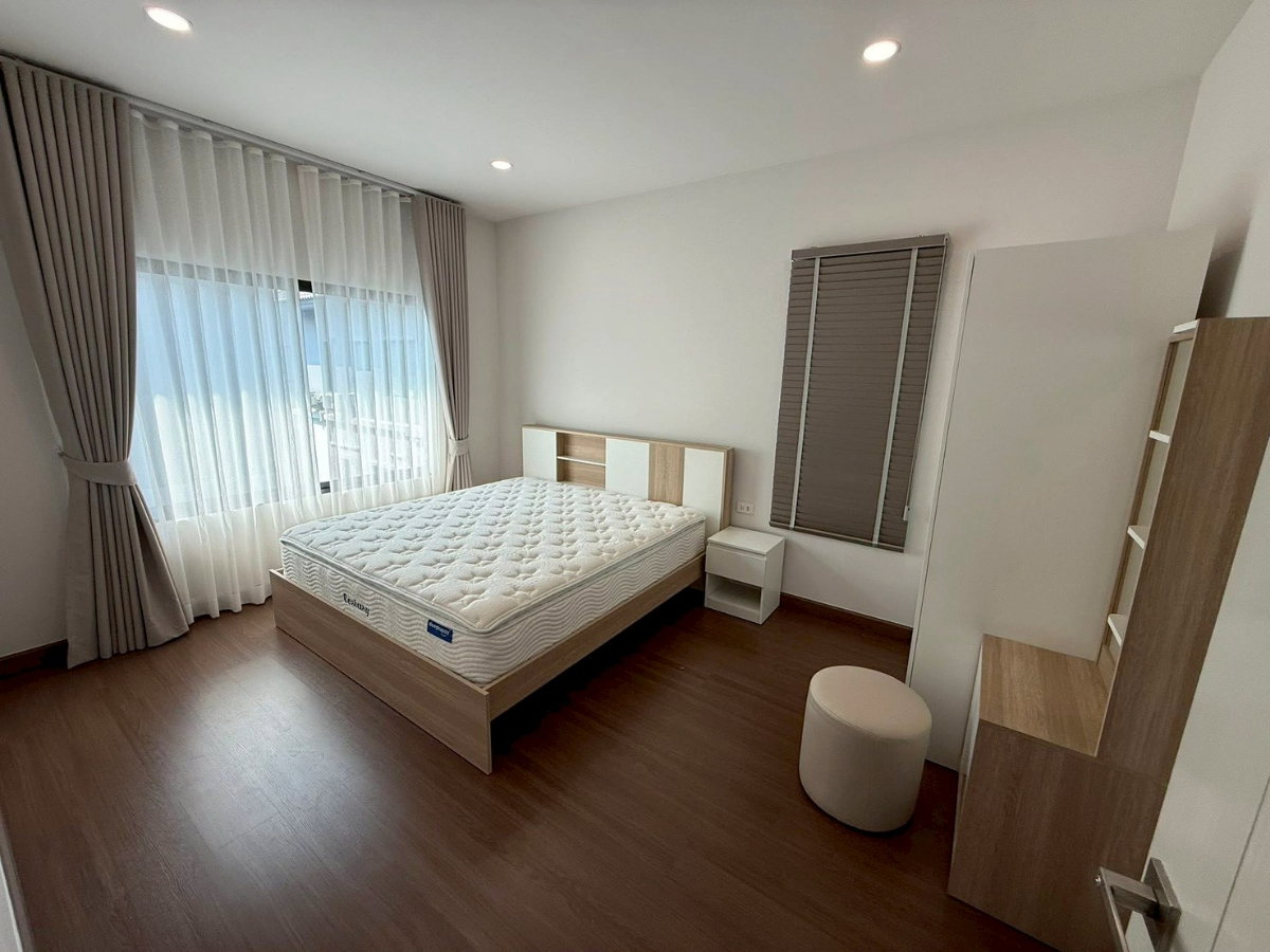 รูป  🏡 ให้เช่าบ้านเดี่ยวแปลงมุม Britania บางนา–ศรีวารี (ลาดกระบัง 54 / บางนา กม.18) 4 ห้องนอน 5 ห้องน้ำ ติดสวนส่วนกลาง หลังใหญ่สุดในโครงการ  - รูปที่ 16/19
