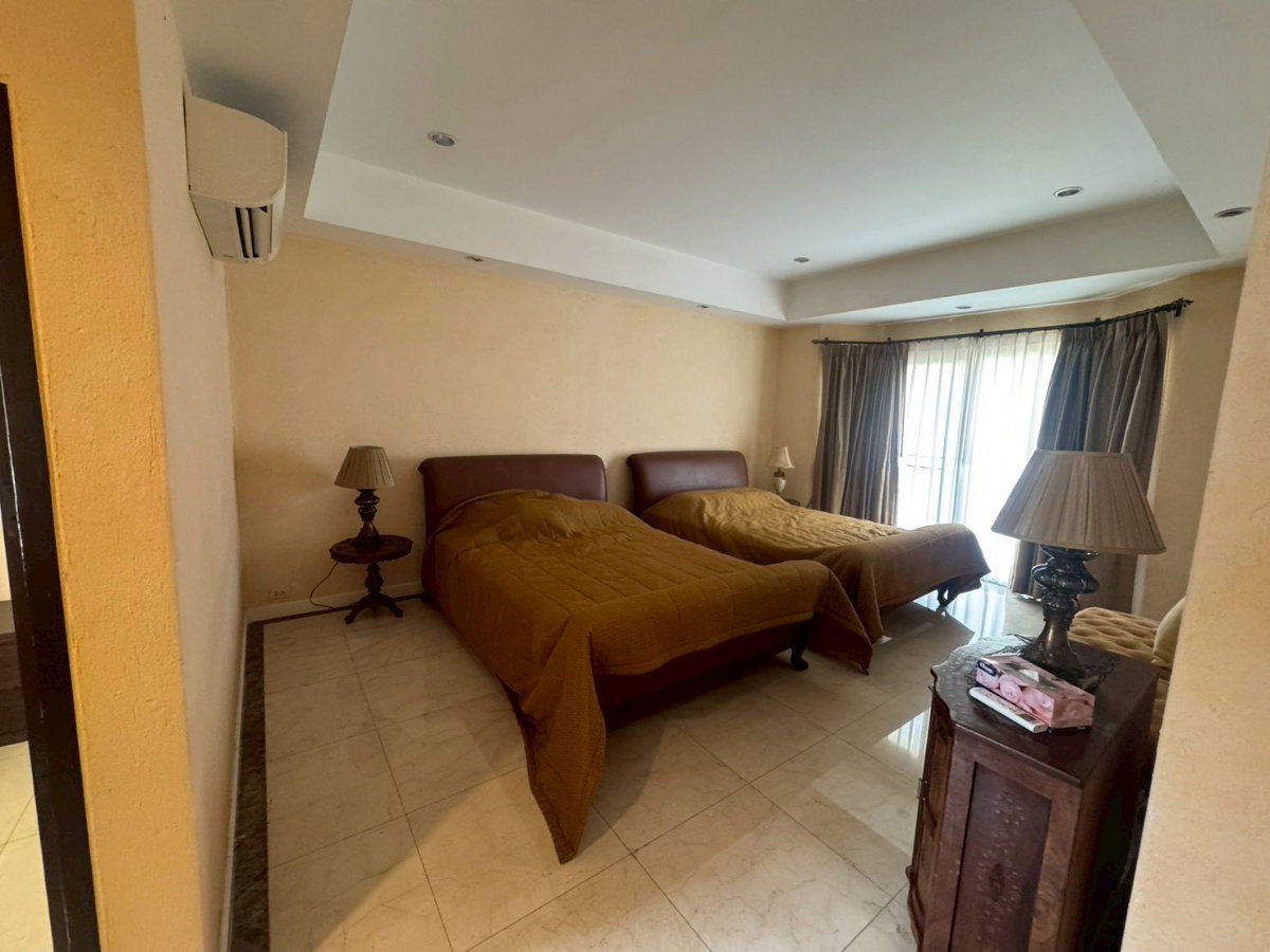 รูป ขายบ้าน 3 ห้องนอน พร้อมเฟอร์นิเจอร์ ใน Amata Spring Country Club ติดสนามกอล์ฟ พร้อมพื้นที่สวนรอบบ้าน  - รูปที่ 11/27