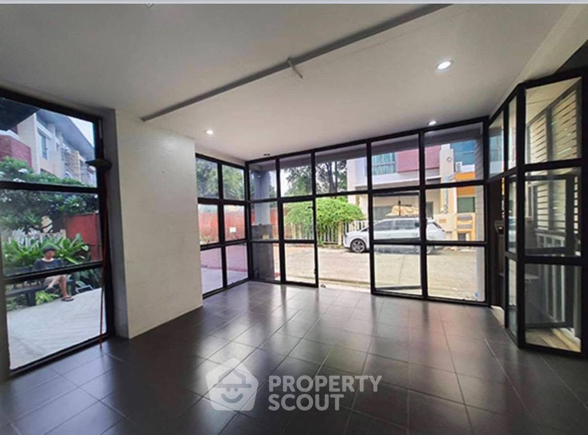 picture 3-BR Condo at Modern Town near BTS Thong Lor (ID 2796226) - 6/15