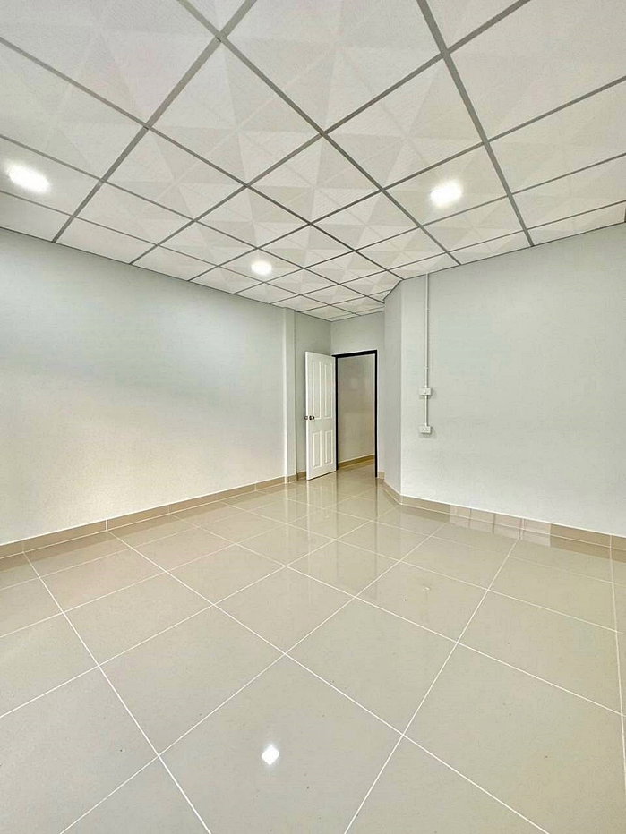 รูป บ้านสวย อยู่ถนนเมน ฟรี แอร์ 2 ตัว หมู่บ้านมนวดี พาร์ค ติดถนนวัดลาดปลาดุก บางบัวทอง - รูปที่ 15/16