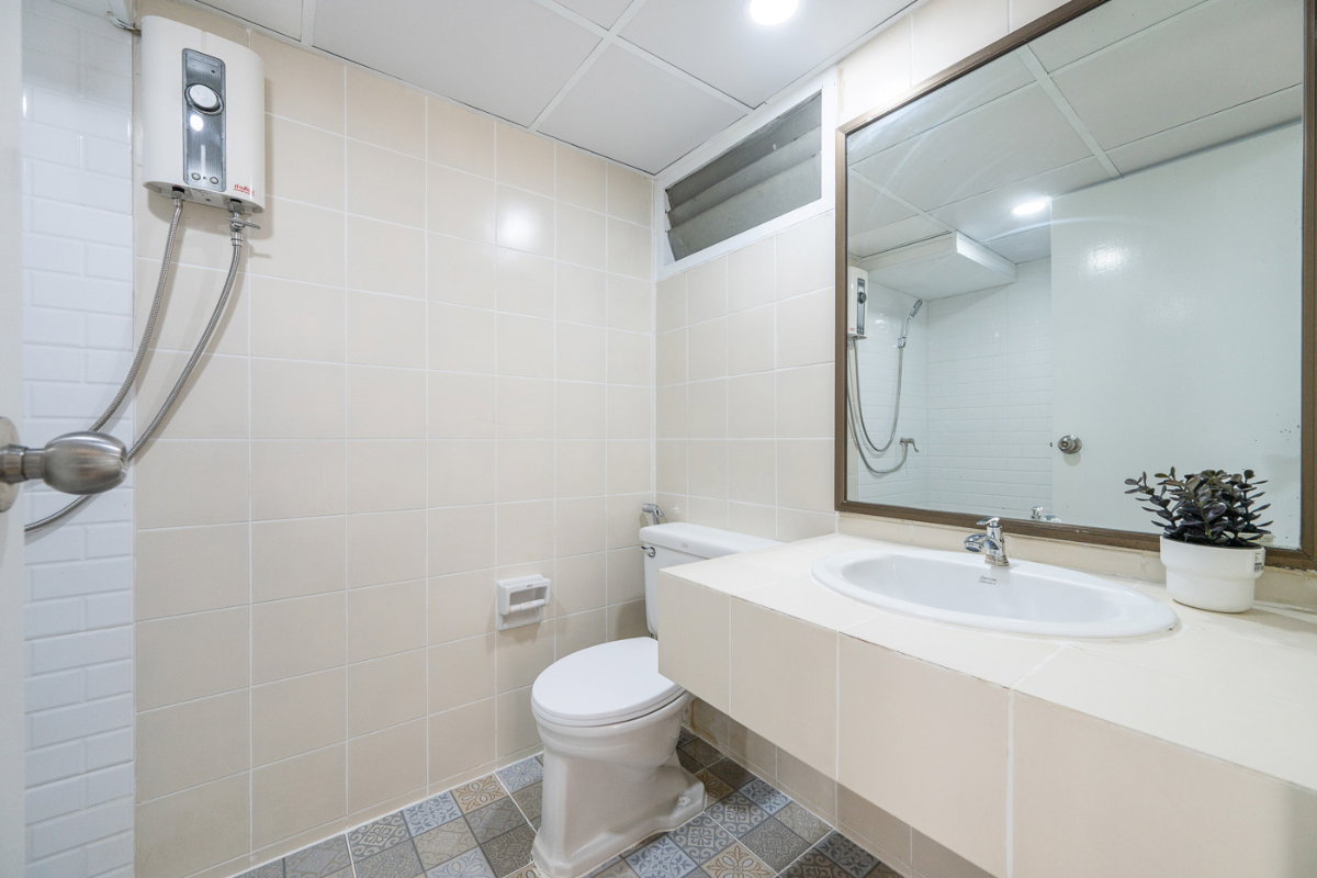 รูป R138 🔥ขายด่วน Thanaplace Condominium คุ้มเกินราคา! พื้นที่ใหญ่ ฟังก์ชันครบ ในราคาเพียง 1.399 ลบ.เท่านั้น - รูปที่ 14/26