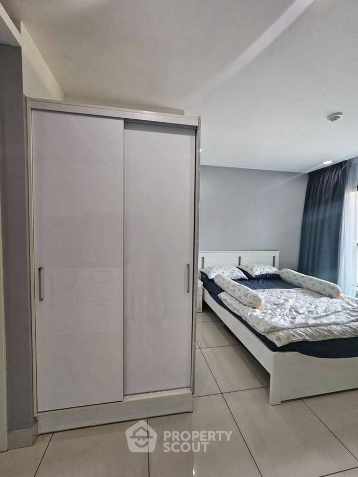 picture Studio Condo at Siam Oriental Plaza close to Phratamnak (ID 2796434) - 6/17