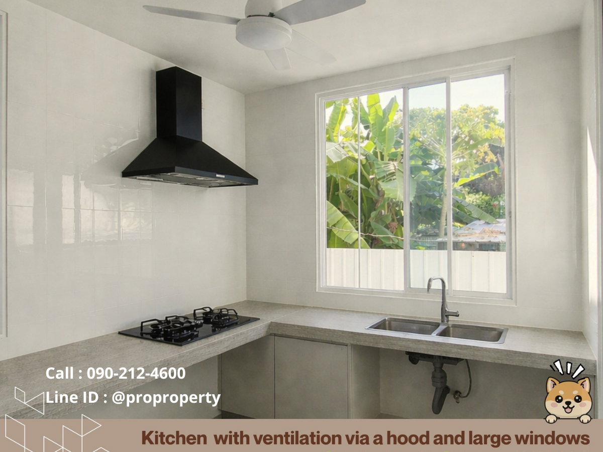 picture Custom-built detached house for rent in a prime location in the Ratchadaphisek 32 area. - 4/9