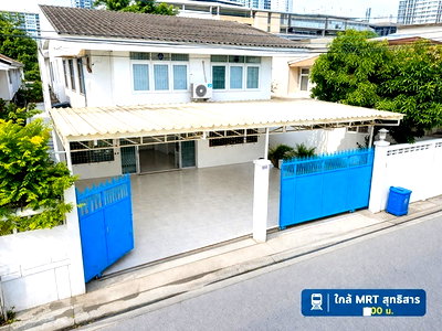 เช่าบ้านเดี่ยว กรุงเทพมหานคร : คฤหาสน์ 2 ชั้น 4 นอน 2 น้ำ 50 ตร.ว.300 ตร.ม. ใกล้ MRT สุทธิสาร 450ม. จอดรถในบ้านได้ 3 คัน