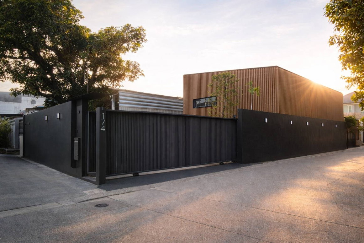 รูป 🏊ขาย Pool Villa อ่อนนุช 17 จอดรถได้เยอะมาก 6 คัน และรอบบ้านอีก 5 คัน จะเป็นออฟฟิตหรืออยู่อาศัยก็เหมาะ - รูปที่ 4/16