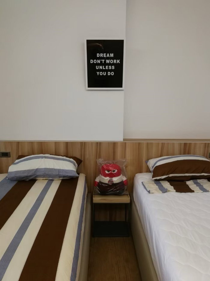 picture Triple Y                      Residence - 2/11