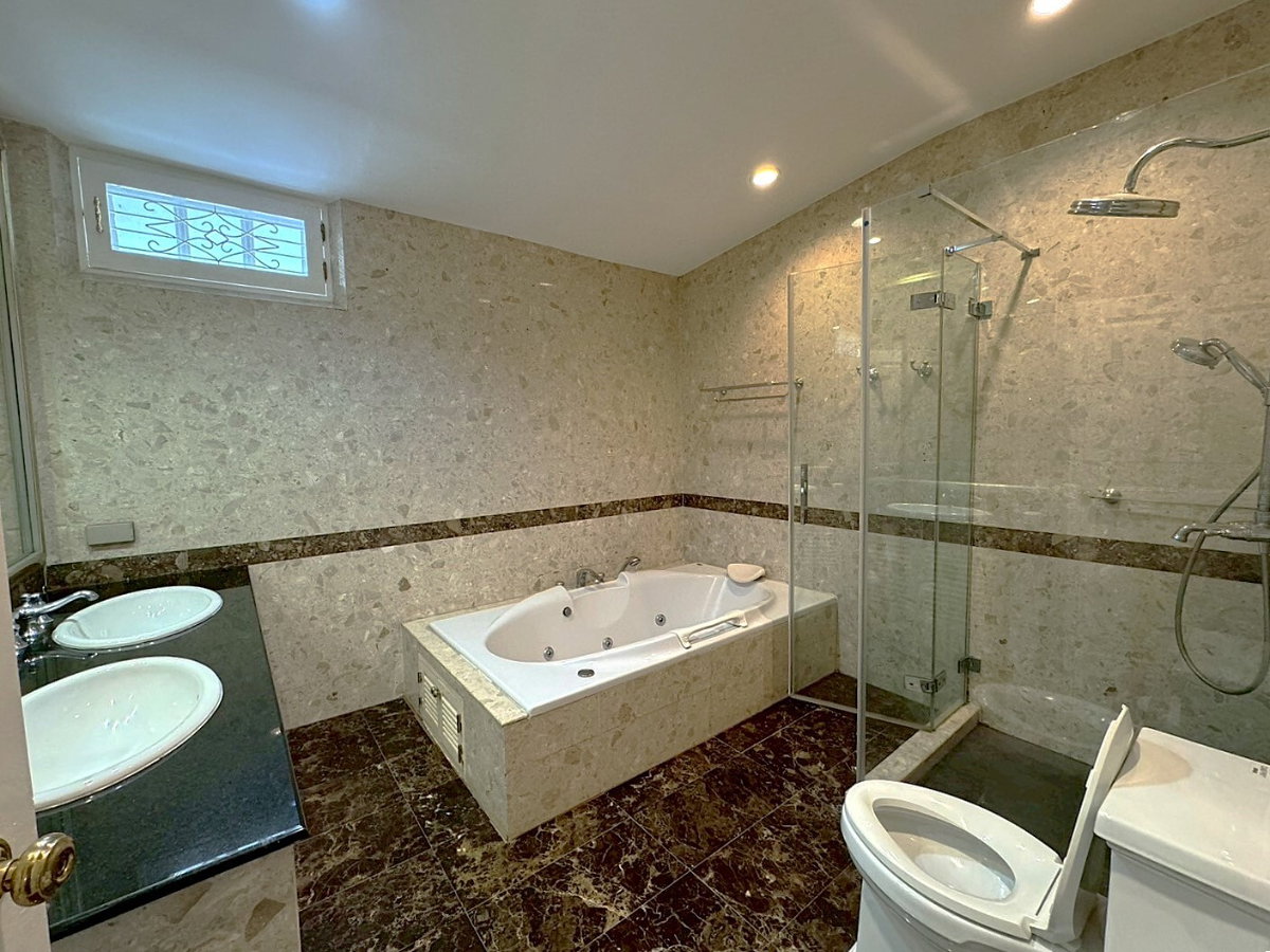 รูป บ้านเดี่ยวสไตล์โคโลเนียล พร้อมสวนขนาดใหญ่ใจกลางเมือง ให้เช่า ใกล้ BTS อนุสาวรีย์ ** NO CO-AGENT ** - รูปที่ 10/23