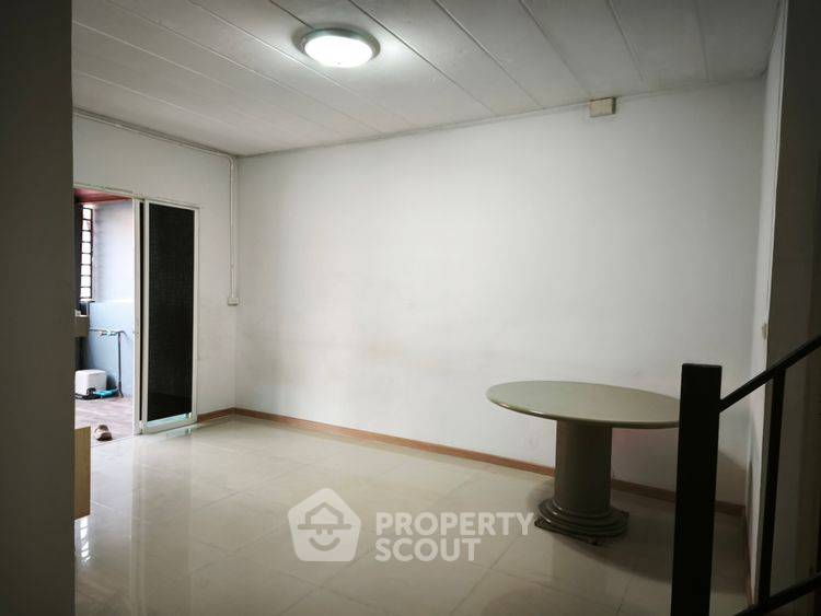 รูป ทาวน์เฮ้าส์ 3-ห้องนอน ใน ในคลองบางปลากด (ID 2768892) - รูปที่ 2/3