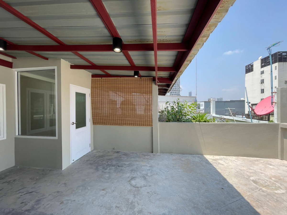 รูป 🏡✨ Rare Find! ทาวน์เฮาส์รีโนเวทใหม่ ใจกลางสุขุมวิท 93 2 ห้องนอนขนาดใหญ่ 2 ห้องน้ำในตัว ใกล้ BTS เพียง 150 เมตร ✨สามารถทำAirbnbได้!! - รูปที่ 12/16