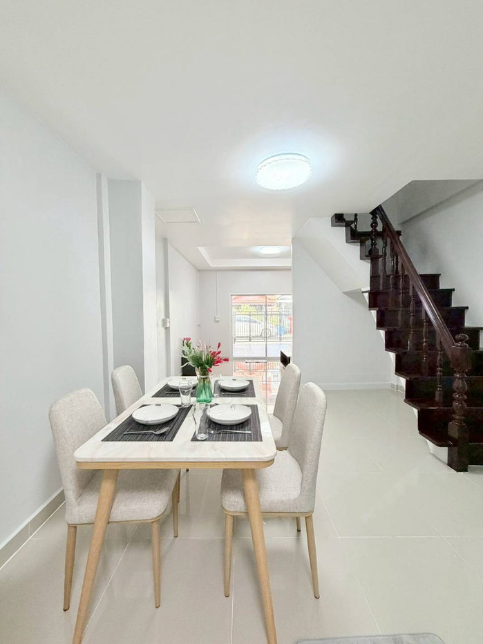 รูป บ้านสวย รีโนเวทใหม่  หมู่บ้านจิตตกาญจน์  บางใหญ่  ติดถนนกาญจนาภิเษก  ห่างเซ็นทรัล เวสเกต เพียง 500 เมตร - รูปที่ 11/23