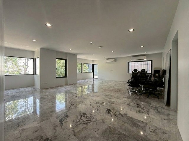 รูป HR3376ให้เช่าโฮมออฟฟิศ 2 ชั้น ทำเลศักยภาพ ทองหล่อ 25 พื้นที่ทำงานใจกลางเมือง บรรยากาศเป็นส่วนตัว พร้อมที่จอดรถสูงสุดถึง 8 คัน - รูปที่ 2/17