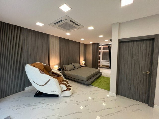 รูป HR3380ปล่อยเช่าบ้าน หลังมุม รีโนเวทใหม่ทั้งหลัง รัชดา 18 (ใกล้ MRT ห้วยขวาง) พื้นที่ใช้สอยสุดคุ้มกว่า 300 ตรม. แต่งครบพร้อมอยู่ - รูปที่ 2/43