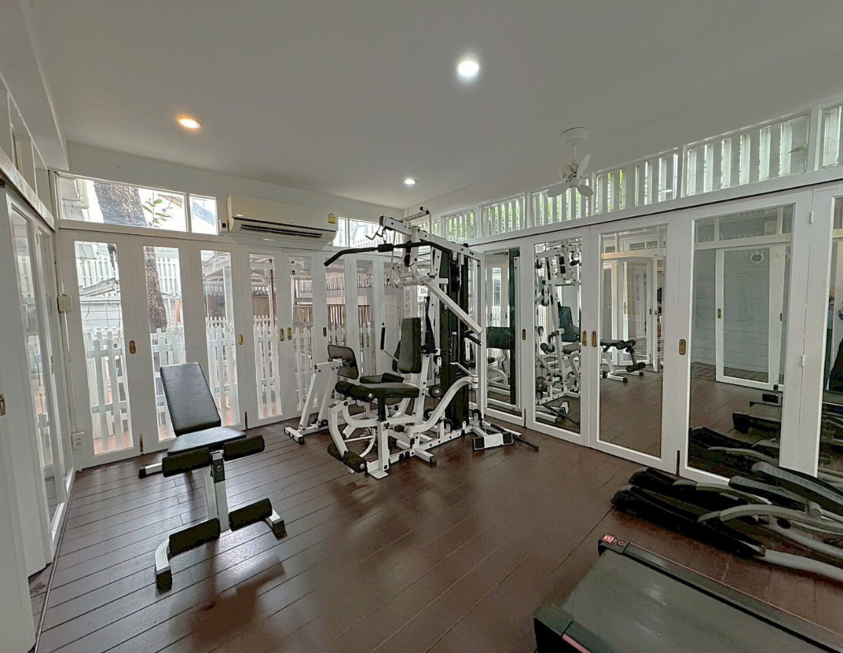 รูป บ้านเดี่ยวสไตล์โคโลเนียล พร้อมสวนขนาดใหญ่ใจกลางเมือง ให้เช่า ใกล้ BTS อนุสาวรีย์ ** NO CO-AGENT ** - รูปที่ 22/23