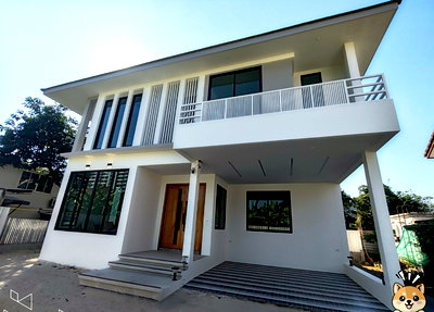 Houses for rent Chatuchak : For Rent: Large detached house, 108 sq.wah, in the heart of Ratchada, Soi Ratchada 32.