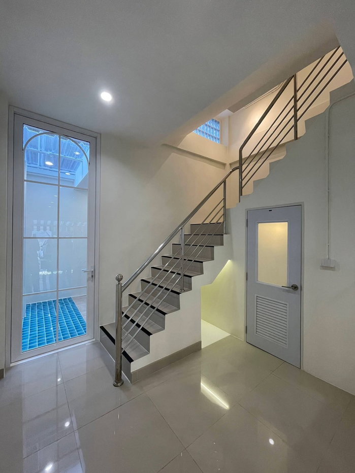 รูป 🏡✨ Rare Find! ทาวน์เฮาส์รีโนเวทใหม่ ใจกลางสุขุมวิท 93 2 ห้องนอนขนาดใหญ่ 2 ห้องน้ำในตัว ใกล้ BTS เพียง 150 เมตร ✨สามารถทำAirbnbได้!! - รูปที่ 4/16