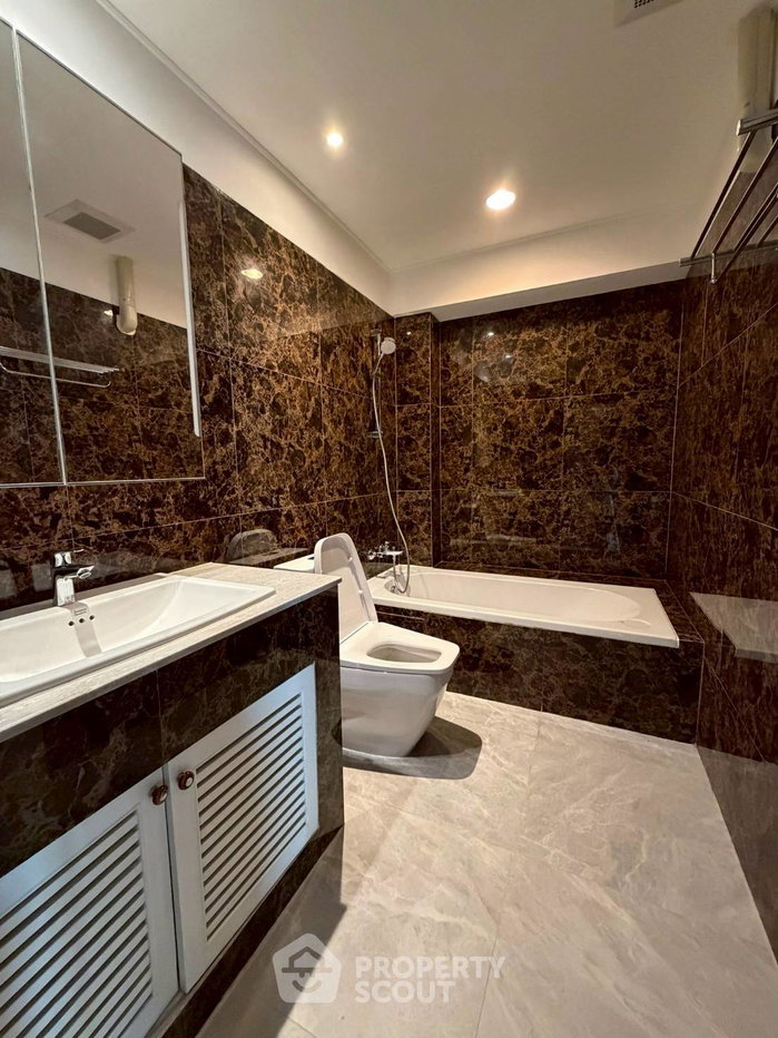 picture 3-BR Condo at Premier Condominium near BTS Phrom Phong (ID 2711868) - 18/19
