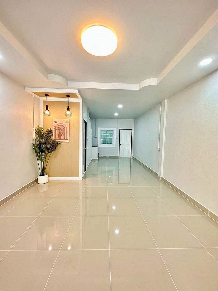 รูป บ้านสวย อยู่ถนนเมน ฟรี แอร์ 2 ตัว หมู่บ้านมนวดี พาร์ค ติดถนนวัดลาดปลาดุก บางบัวทอง - รูปที่ 4/16