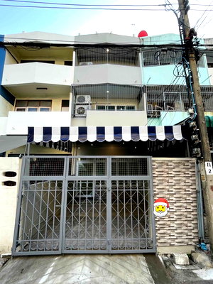 เช่าทาวน์โฮม เซ็นทรัล พลาซ่า บางนา : 🏡✨ Rare Find! ทาวน์เฮาส์รีโนเวทใหม่ ใจกลางสุขุมวิท 93 2 ห้องนอนขนาดใหญ่ 2 ห้องน้ำในตัว ใกล้ BTS เพียง 150 เมตร ✨สามารถทำAirbnbได้!!