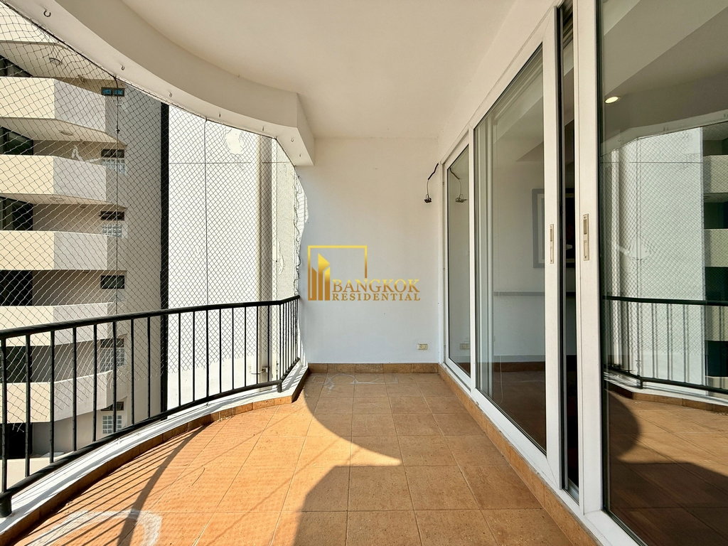 picture Grand Ville House 1 | Spacious 3 Bed Condo in Phrom Phong - BR60907CD - 5/34