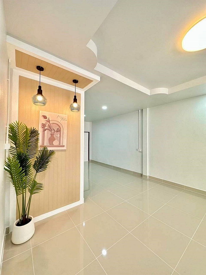 รูป บ้านสวย อยู่ถนนเมน ฟรี แอร์ 2 ตัว หมู่บ้านมนวดี พาร์ค ติดถนนวัดลาดปลาดุก บางบัวทอง - รูปที่ 5/16