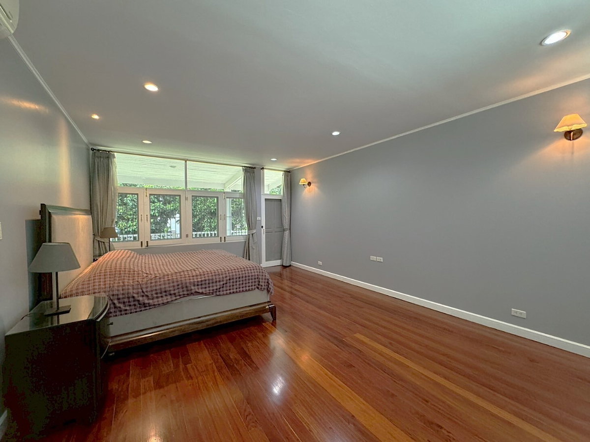 รูป บ้านเดี่ยวสไตล์โคโลเนียล พร้อมสวนขนาดใหญ่ใจกลางเมือง ให้เช่า ใกล้ BTS อนุสาวรีย์ ** NO CO-AGENT ** - รูปที่ 8/23