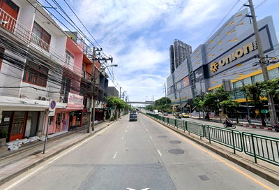 ที่ดิน ถนนพหลโยธิน : ขายที่ดินพร้อมออฟฟิศ 3 ชั้น ใกล้ MRT พหลโยธิน เพียง 690 เมตร