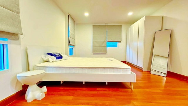 รูป ซีคอนสแควร์ ศรีนครินทร์ ถ.อ่อนนุช50-54 ใกล้ MRT ศรีนครินทร์38 1.2กม. ทาวน์โฮม 3 ชั้น 3นอน 4 น้ำ สไตล์โมเดิร์น แต่งครบ 27ตร.ว. 320ตร.ม - รูปที่ 4/8